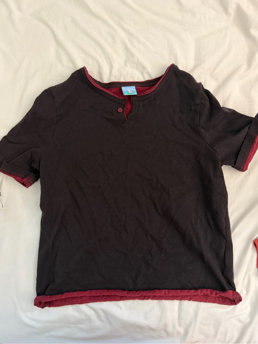 🐻 Boxy Brown and Red Henley Top (Crying Center)